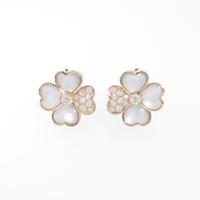 ヴァンクリーフ＆アーペル コスモス スモール ピアス