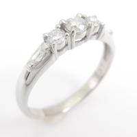 PT スリーストーン ダイヤモンドリング