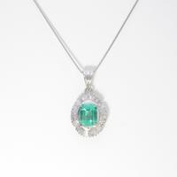 PT エメラルドネックレス