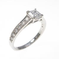ロイヤル アッシャー ダイヤモンドリング 0．62ct・E・VVS2