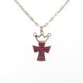 K18PG／K18BG／750PG クロス×クラウン ルビーネックレス