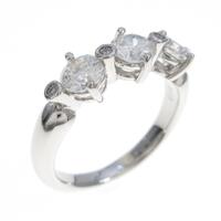 PT スリーストーン ダイヤモンドリング