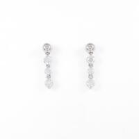 PT スリーストーン ダイヤモンドピアス