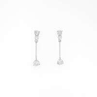 PT スリーストーン ダイヤモンドピアス