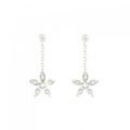 K18WG フラワー ダイヤモンド ピアス 0.10CT