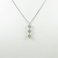 PT スリーストーン ダイヤモンドネックレス