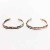 ［送料無料］NORTHWORKS/ノースワークス/Stamped Triangle Bangle. ［W011］