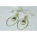 【PalmSeason】ハンドメイド* シェルチャーム付き　ドロップフープ*フックピアス