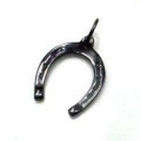 【在庫処分価格】【ゆうパケット送料無料】純チタンペンダントトップ　馬蹄・グレー T19G