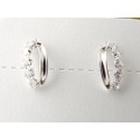 いつも身につけられそうなK14WG(ホワイトゴールド)キュービックピアス [y060092]