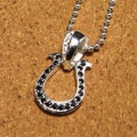 シルバー925 ブラックCZホースシューペンダントトップ5-577