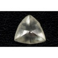 ダイヤモンド原石 ルース 0.38ct 【マクルと呼ばれる三角形のダイア原石。】