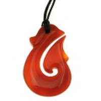 ボーンカーヴィング 本格ポリネシアン 手彫りのボーンアクセサリー フィッシュフック カーネリアン 天然石