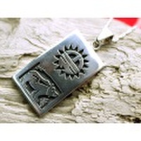 ホピ　23-0192　チャールストン・ルイス作　サンフェイス + ベア　ペンダント