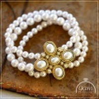 【送料無料】アンティーク風３連パールブレスレット　パールブレスレット　パーティーブレスレット　ジュエリー　ブレスレット　３連パールブレスレット　パールブレスレット　大人可愛いブレスレット　パーティー　上品パールブレスレット　３連パールブレスレット