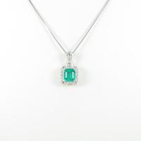 PT エメラルドネックレス