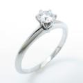 ティファニー クラッシックソリティア リング 0．35ct・F・VVS2