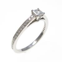 ティファニー グレース リング 0．23ct・D・VVS1・プリンセスカット