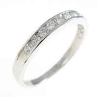 PT ハーフエタニティ ダイヤモンドリング