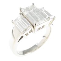 プラチナダイヤモンドリング 2．056ct・E?F・VVS2?VS1・エメラルドカット