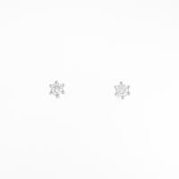 PT ソリティア ダイヤモンドピアス