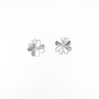 K18WG クローバー ダイヤモンド ピアス 0.05CT