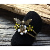 Eric et Lydie　「beeシリーズ」お花畑に蜂が止まる2連ハンドメイドフリーリング（フランス）