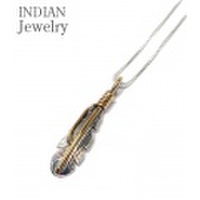 INDIAN JEWELRY フェザーをモチーフにしたナバホ族アーティストの作品『NAVAJO SILVER PENDANT FEATHER』【アメカジ・ネイティブ】IJ-032