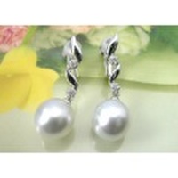 K18WG 南洋パール イヤリング ダイヤモンド入り