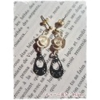 [ピアス]白バラブラック