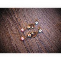 【メール便可】Eric et Lydie 水の流れの様なオーバルプレートと、オレンジパールのハンドメイドポストピアス（フランス）