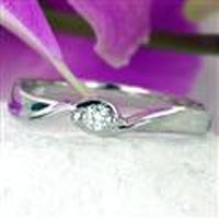 【送料無料】K18ホワイトゴールドダイヤモンドリング[0.05ct]