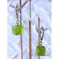 オリジナルピアス（イヤリング）・ベネチアン・キューブグリーンa