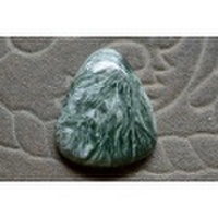 セラフィナイト【17】　天然石ルース・カボション（32.5×27mm）