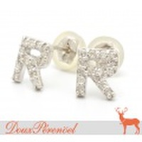 ダイヤモンド イニシャル R ピアス K18WG D:0.10 D:0.10 [アルファベット 18金ホワイトゴールド]