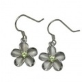 ハワイアンジュエリー ペリドット&10mmプルメリアフックピアス ロジウムコーティング