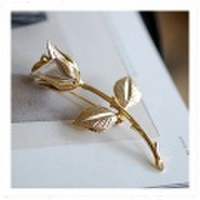 ヴィンテージ薔薇モチーフゴールドメタル製ブローチ