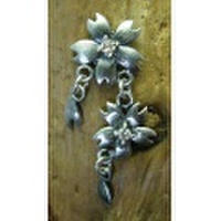 桜　ピアス　花二つタイプ　ダイヤ