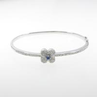 K18WG フラワー サファイヤバングル