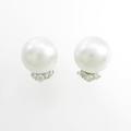 K18WG／K14WG シロチョウパールイヤリング