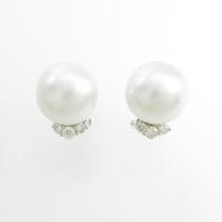 K18WG／K14WG シロチョウパールイヤリング