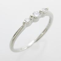 PT スリーストーン ダイヤモンドリング