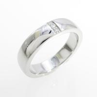 ハリーウィンストン スリーストーン リング