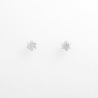 PT ソリティア ダイヤモンドピアス