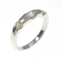 PT スリーストーン ダイヤモンドリング