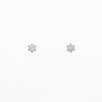 PT ソリティア ダイヤモンドピアス
