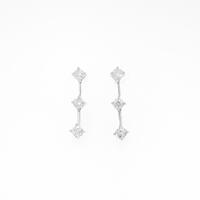 PT スリーストーン ダイヤモンドピアス