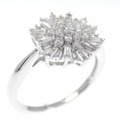 K18WG フラワー ダイヤモンド リング 0.43CT