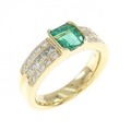 750YG エメラルド リング 0.83CT