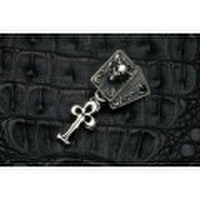 Fuck Around Lewisite(ファックアラウンドルイサイト)　スモールコンフィデェンスカードクローバーペンダント　FA-P-0054